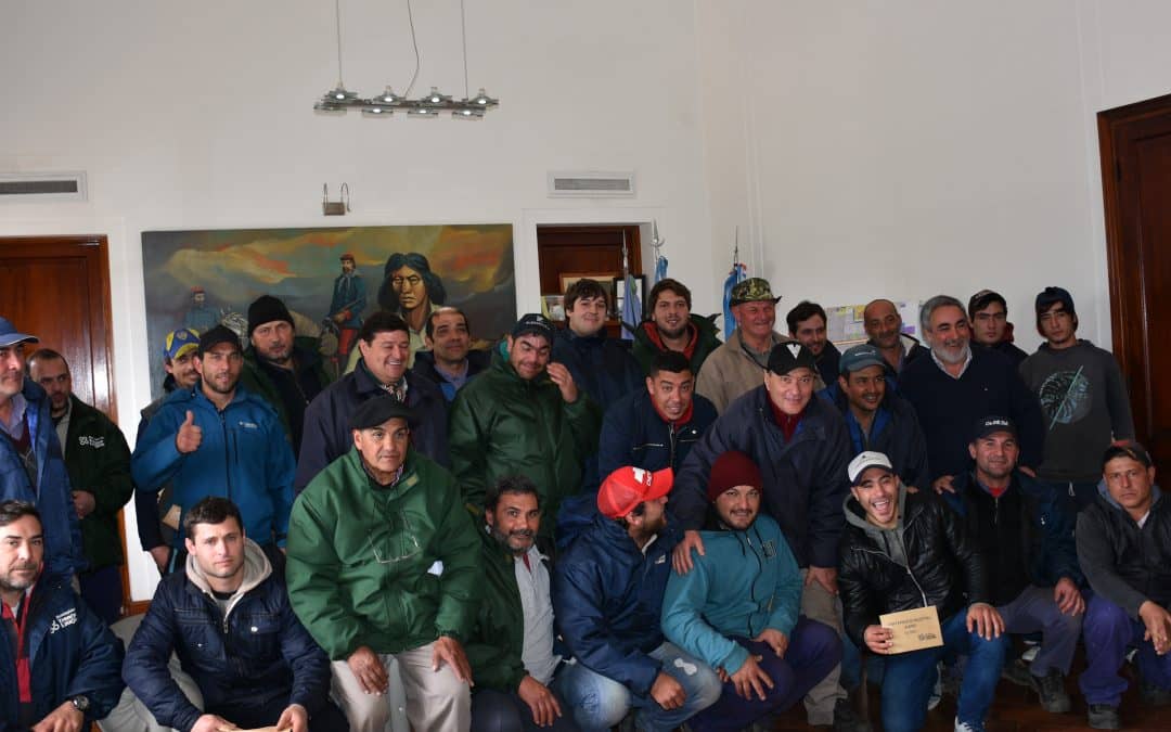 EL INTENDENTE REALIZÓ UN RECONOCIMIENTO A LOS EMPLEADOS QUE TRABAJARON EN LA BRECHA DE CUERO DE ZORRO