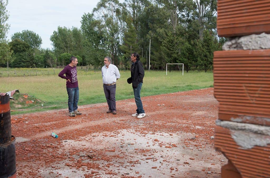 Fernández visitó las escuelas en las que el Municipio hará distintas obras