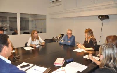 Funcionarios municipales en una reunión por la Red Escuelas de Aprendizaje