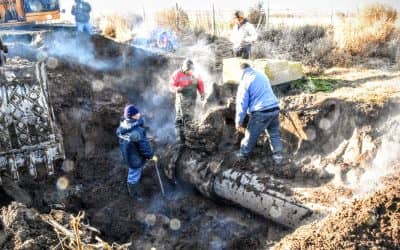 EL MUNICIPIO REPARA UN ACUEDUCTO QUE UNE MARI LAUQUEN Y TRENQUE LAUQUEN