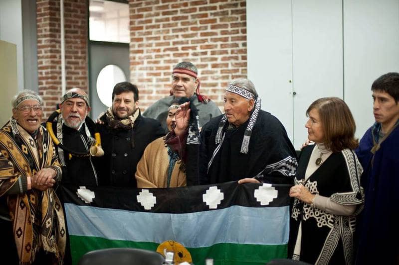 Restitución de restos de caciques