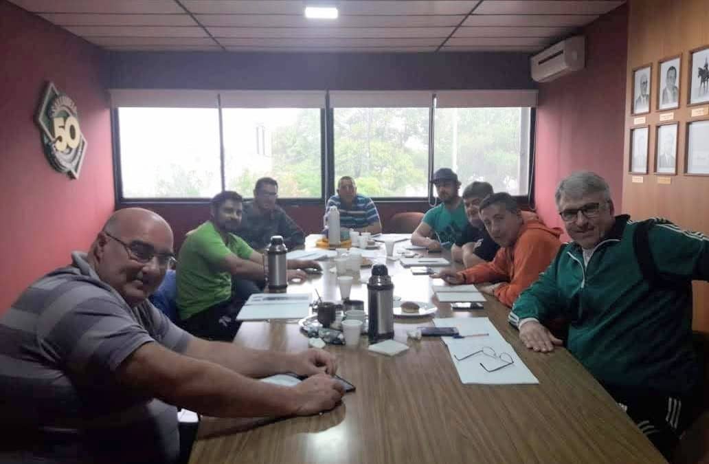 LA AGENDA REGIONAL DE DEPORTES PARA 2019 PROPONE TRIATLONES, NATACIÓN Y LA GRAN NOVEDAD: BEACH VOLEY