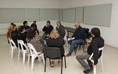 Fernández y funcionarios se reunieron con vecinos del barrio Aramendi