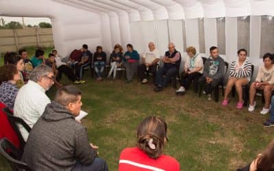 Fernández y funcionarios se reunieron con vecinos del barrio Esperanza