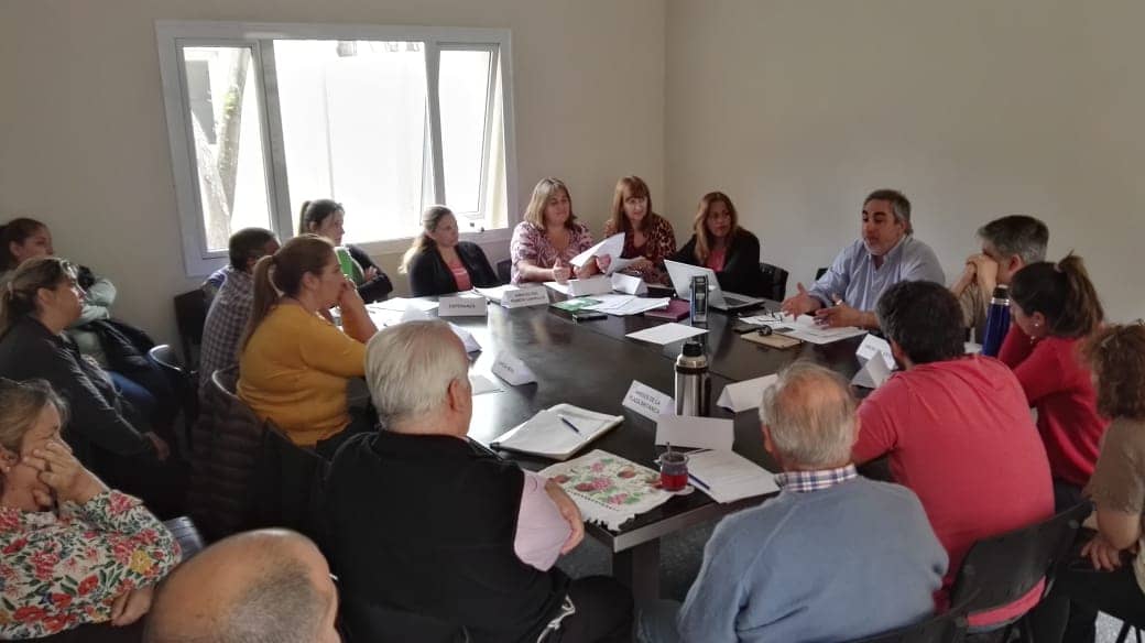 FERNÁNDEZ Y SINGLAR SE REUNIERON CON LAS COMISIONES BARRIALES