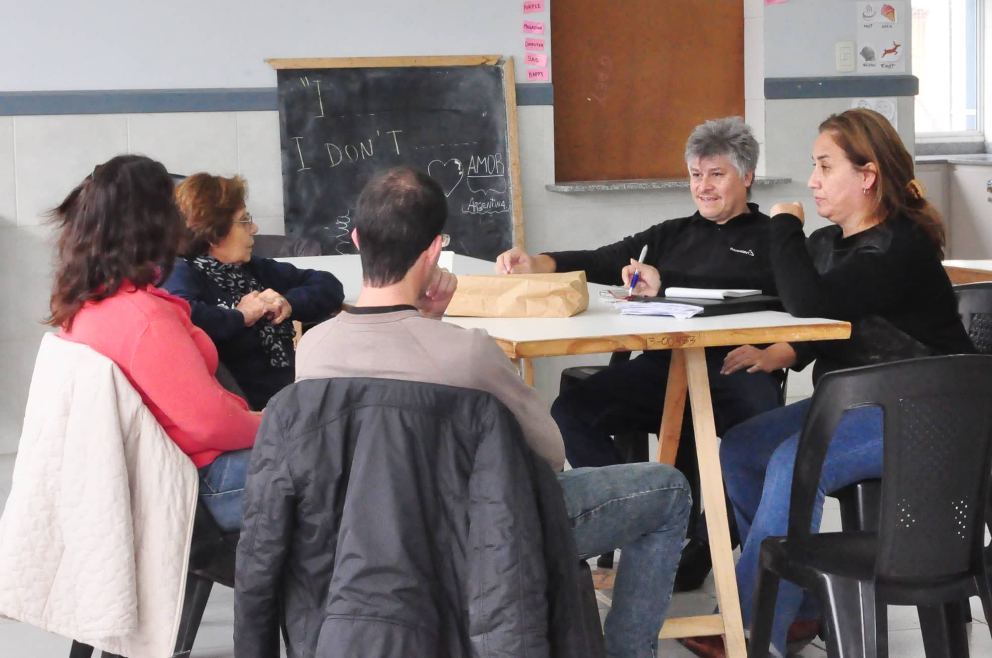 Funcionarios se reunieron con vecinos del Barrio Schilling