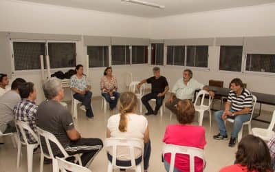 Fernández y funcionarios se reunieron con vecinos del Barrio La Lonja