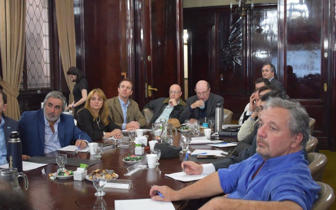 Fernández y funcionarios participaron en una reunión en el Ministerio del Interior