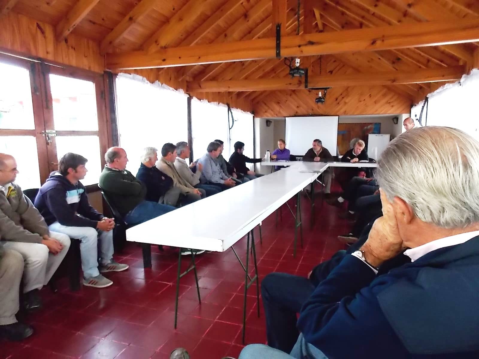 El intendente recibió a productores de zona de exclusión