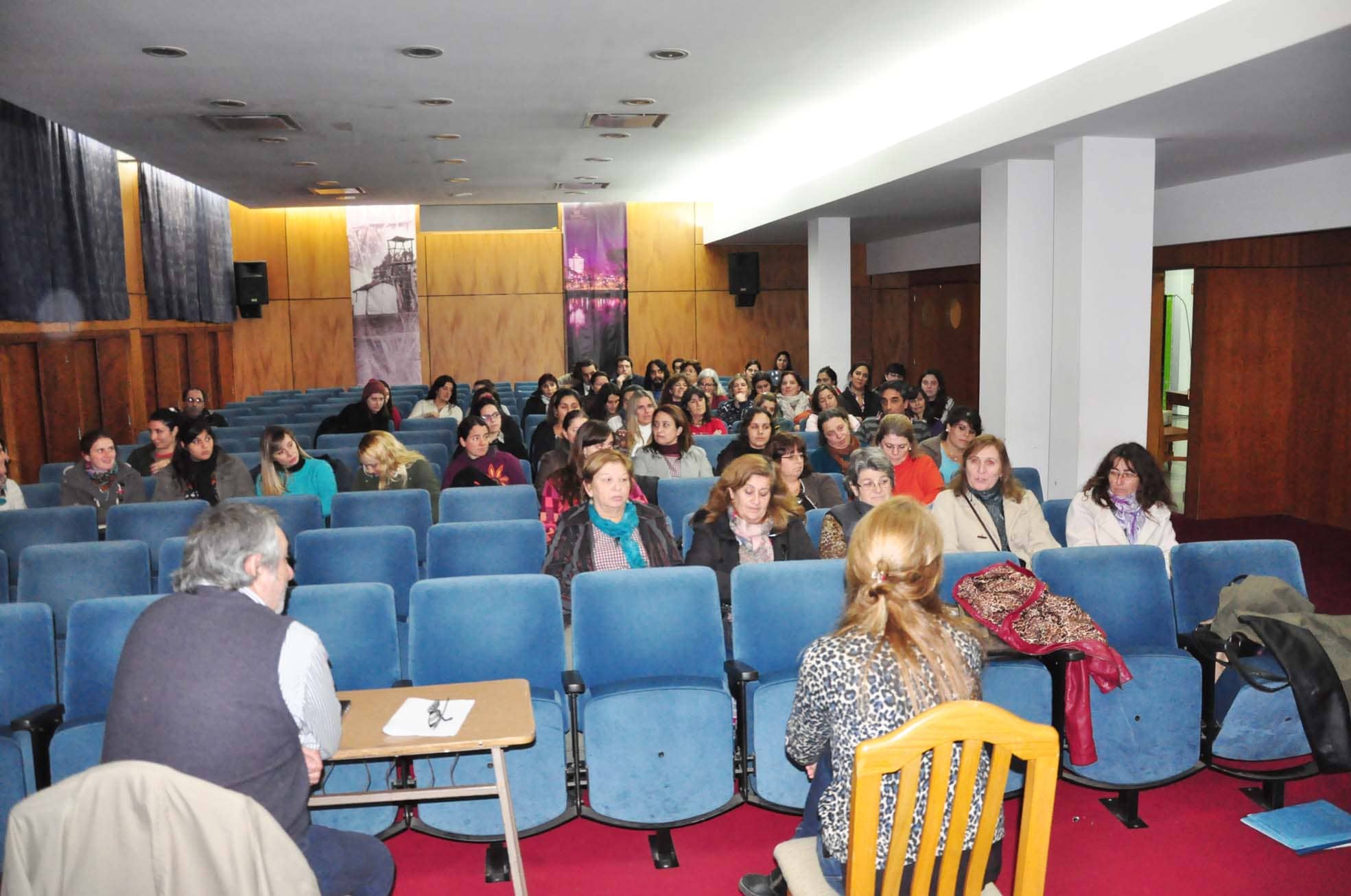 Fernández se reunió con los docentes de la Escuela Municipal