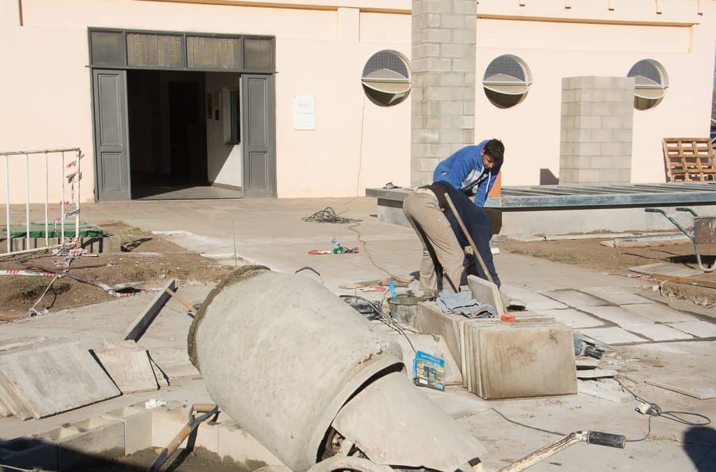 Avanzan los trabajos de construcción de rotondas y dársena en el Polideportivo
