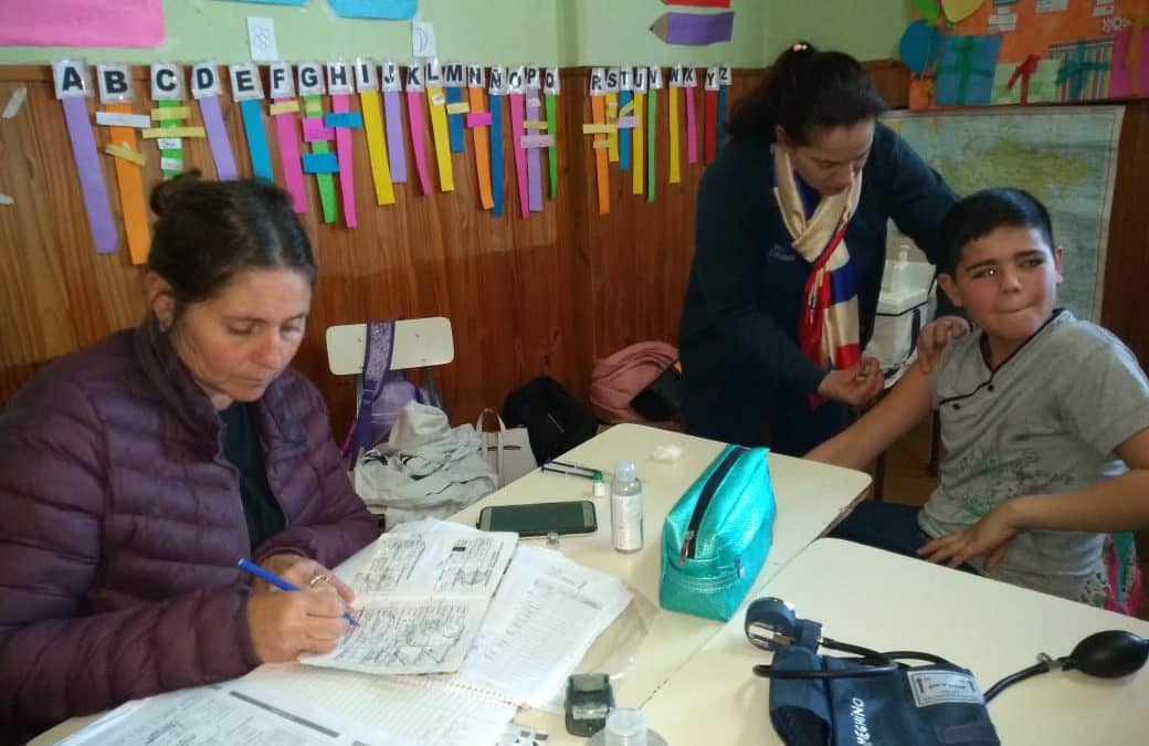 SALUD COMUNITARIA REALIZÓ CONTROLES Y COMPLETÓ EL ESQUEMA DE VACUNACIÓN DE LOS CHICOS EN LA ESCUELA RURAL DE LA PORTEÑA