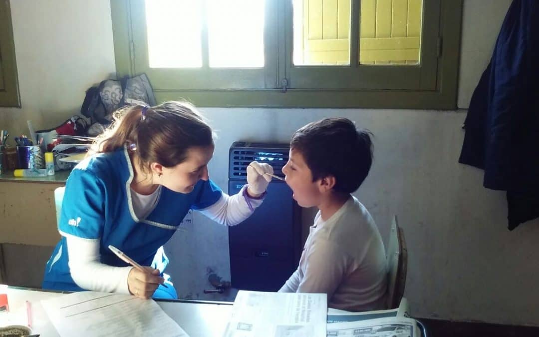 Se realizaron controles de salud y talleres de prevención en escuelas rurales