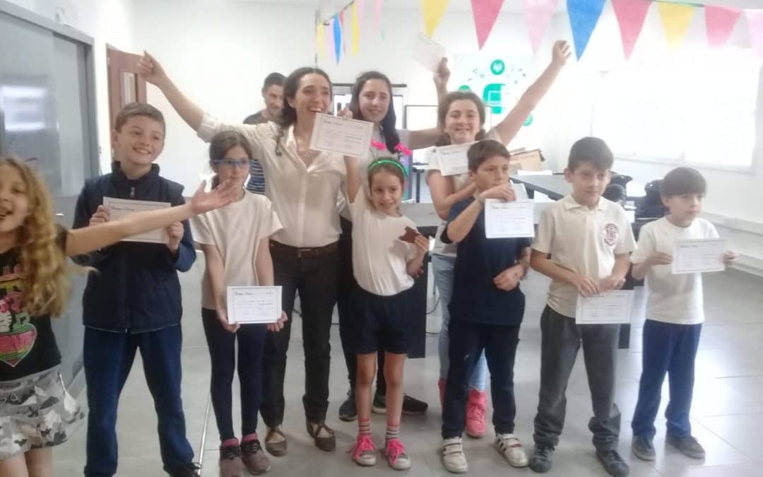 SCRATCH DAY EN EL POLO CIENTÍFICO TECNOLÓGICO: UNOS 15 CHICOS RECIBIERON SU DIPLOMA TRAS HABER TERMINADO EL TALLER