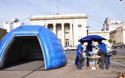 Se instaló un puesto en Plaza San Martín para concientizar sobre el uso de casco