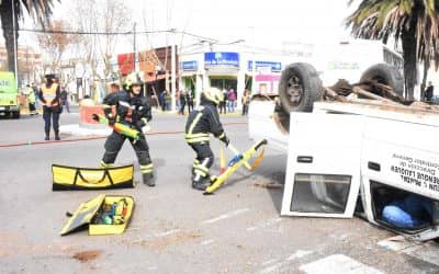 SE CAPACITÓ AL PERSONAL LOCAL A TRAVÉS DE UN SIMULACRO DE ACCIDENTE VIAL CON VÍCTIMAS MÚLTIPLES EN EL CENTRO DE LA CIUDAD