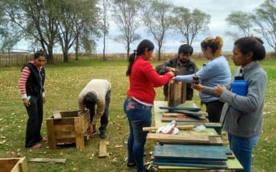 AMBIENTE DICTÓ UN TALLER DE ARMADO DE COMPOSTERAS DOMICILIARIAS EN LA ESCUELA DE NUEVA CASTILLA