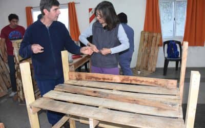 SE OFRECIÓ UN TALLER DE RECICLADO DE MADERA DURANTE LAS VACACIONES DE INVIERNO