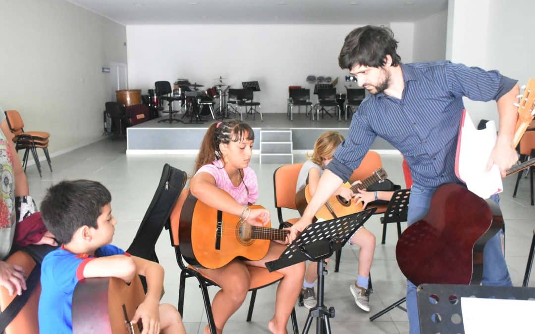 MÁS DE 300 ALUMNOS SE INSCRIBIERON EN LOS TALLERES DE VERANO DE LA ESCUELA MUNICIPAL DE MÚSICA