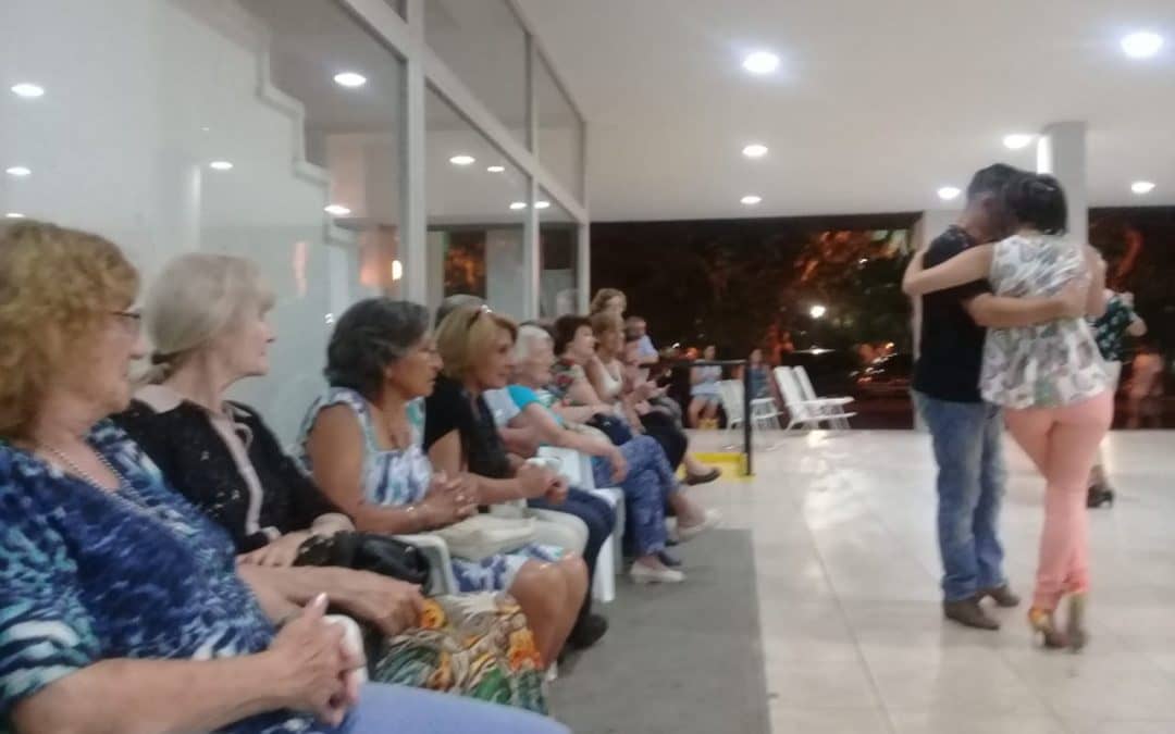 LA MUSICA Y EL BAILE DE «TANGO EN LA CALLE» VOLVIERON A INVADIR EL PATIO DEL CENTRO CIVICO