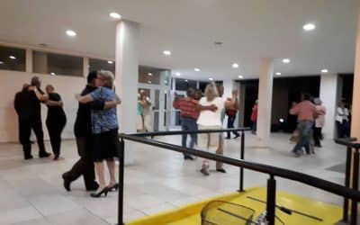 NOCHE DE MIERCOLES, NOCHE DE «TANGO EN LA CALLE» EN LA IMPROVISADA PISTA DEL PATIO DEL CENTRO CIVICO