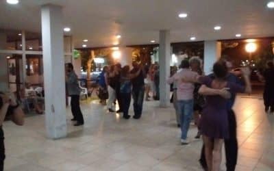 “TANGO EN LA CALLE”, LA CITA MILONGUERA DE CADA MIERCOLES EN EL PATIO DEL CENTRO CIVICO