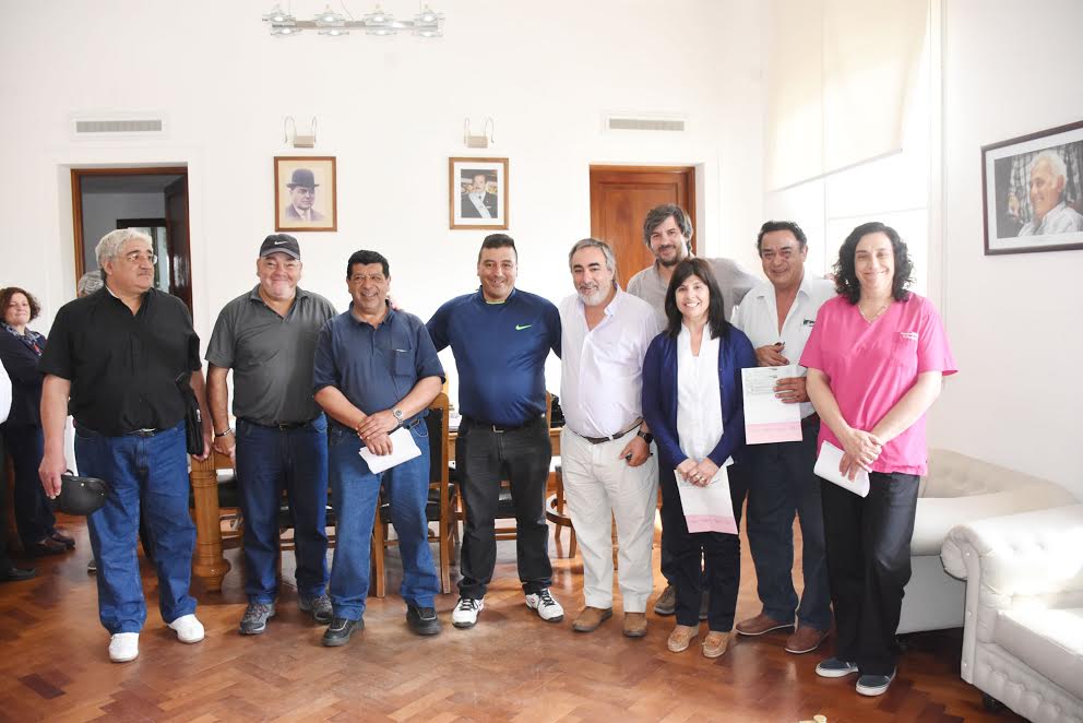 Entrega de medallas a empleados con 25 años de servicio