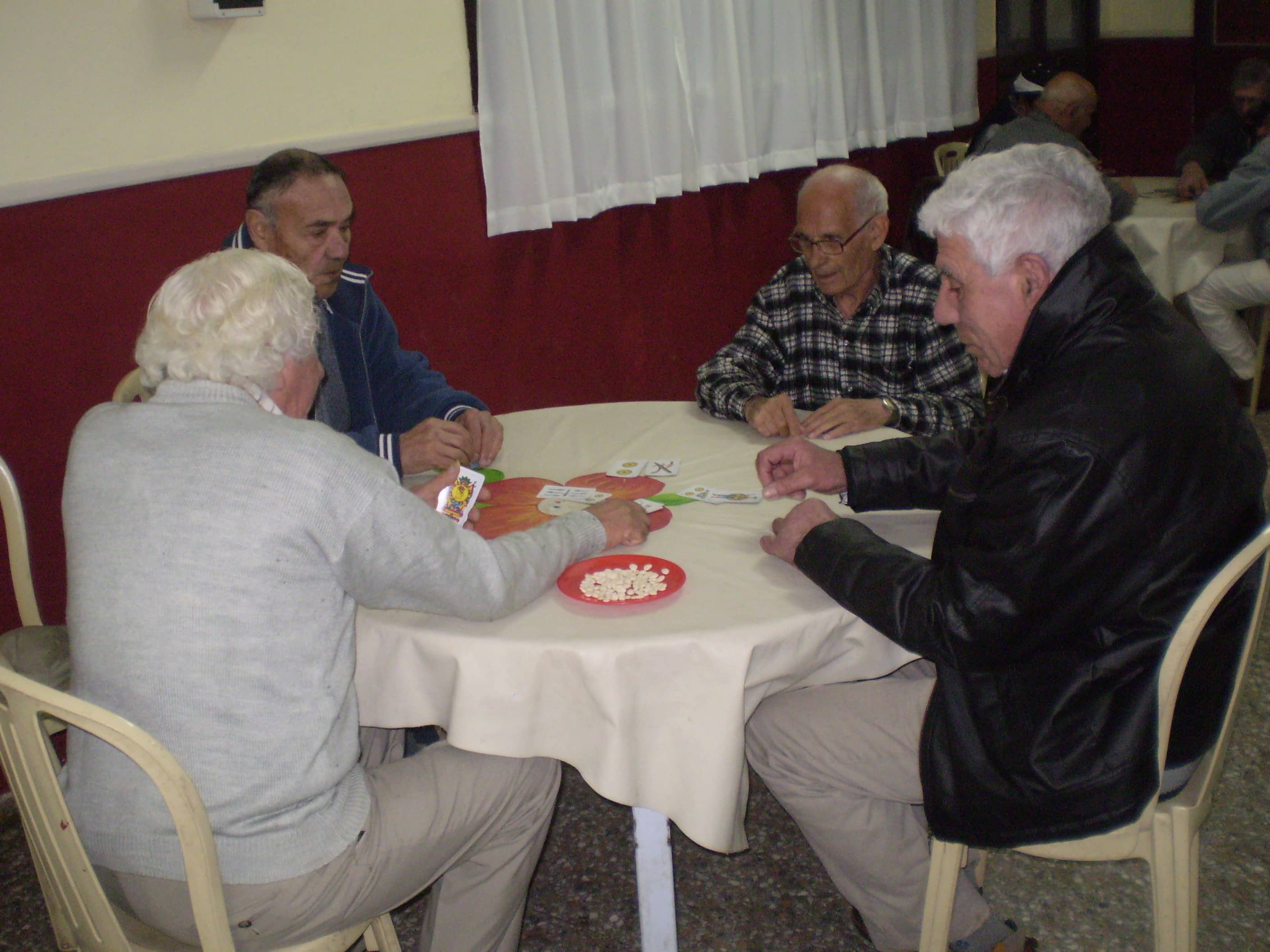 Los abuelos compitieron en truco