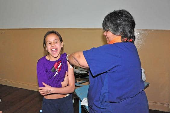 El Municipio vacuna en las escuelas locales