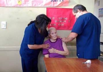 Comenzó la campaña de vacunación antigripal con el personal de salud y Hogar Castella