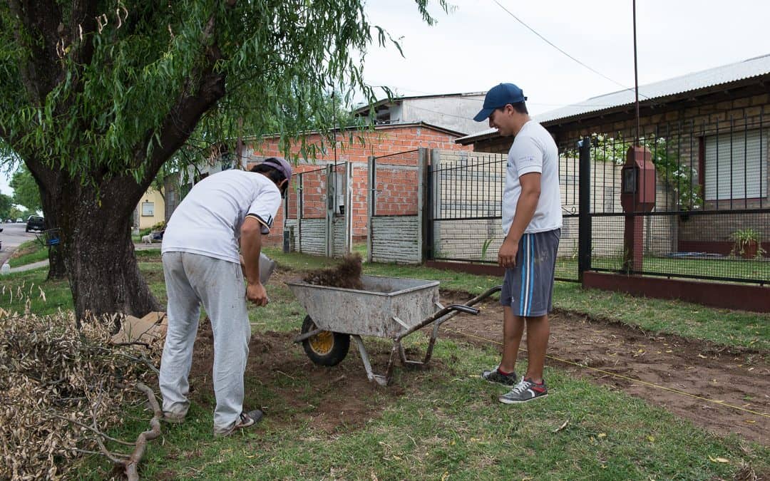 Comenzó la construcción de 700 metros de veredas en el Barrio la Lonja