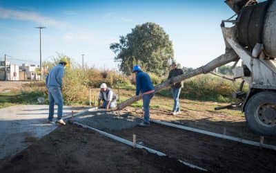 El Municipio construye las veredas internas de la plaza del barrio La Lonja