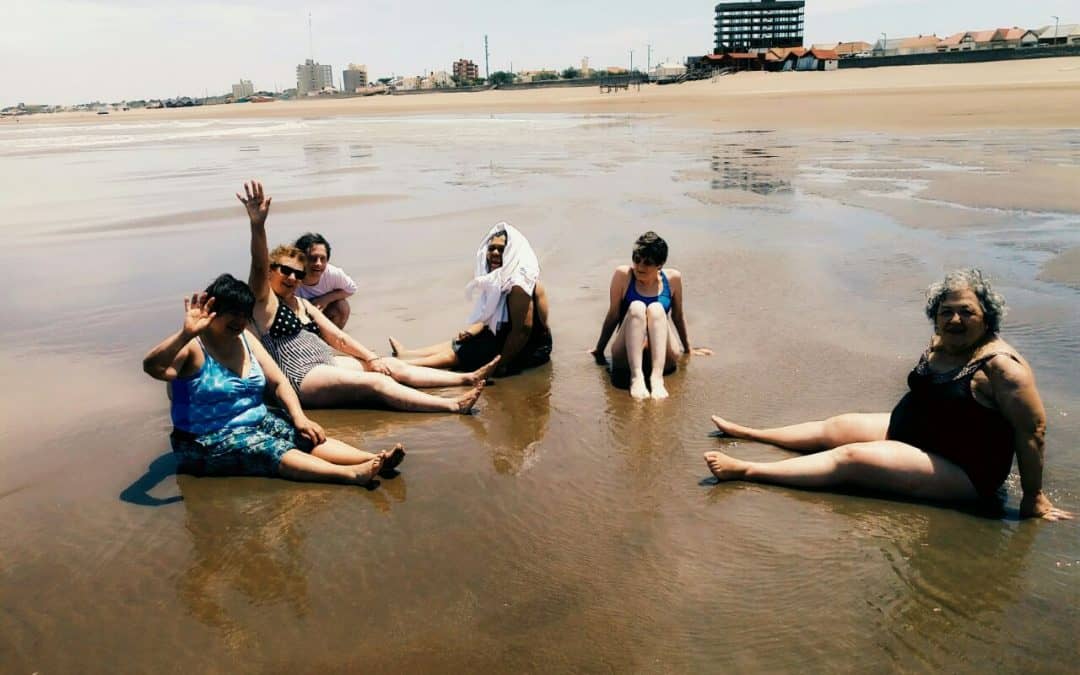 Residentes del Cumen Che y Centro de Día viajaron a Claromecó