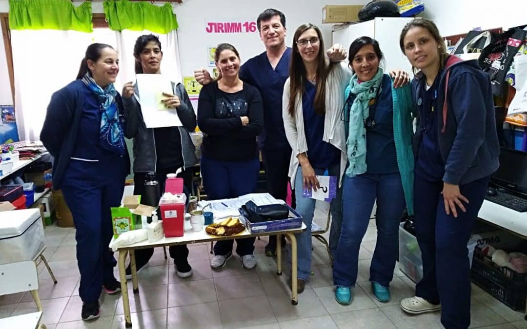 FERNÁNDEZ ACOMPAÑÓ AL EQUIPO DE SALUD COMUNITARIA EN SU VISITA A LA ESCUELAS DE “EL CORRENTINO” Y LA CALENDARIA