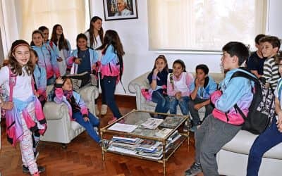 ESTUDIANTES VISITARON EL DESPACHO DEL INTENDENTE Y EL ÁREA DE PRENSA MUNICIPAL