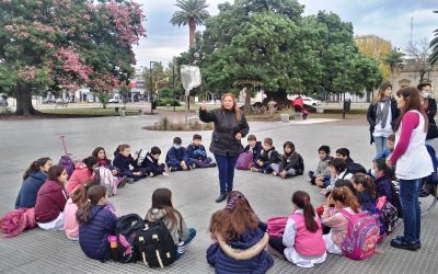 ALUMNOS Y ALUMNAS DE QUINTO AÑO DE LA ESCUELA Nº2 REALIZARON UNA VISITA GUIADA A LA PLAZA SAN MARTÍN
