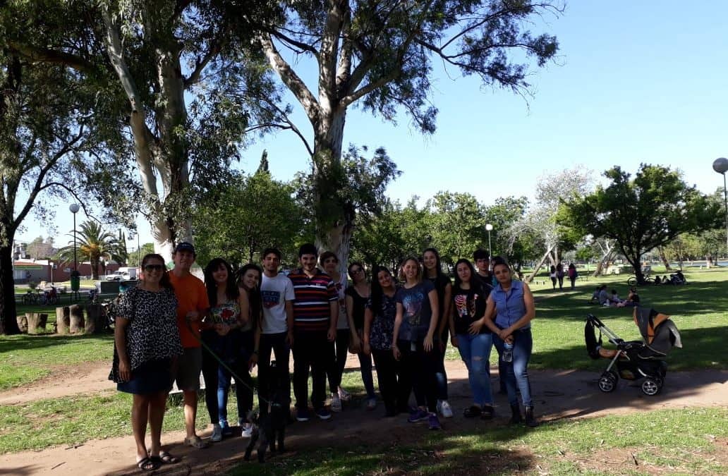 LOS ALUMNOS DE TURISMO DEL ISFD 144, EN UNA VISITA GUIADA POR EL MUSEO HISTÓRICO Y EL PARQUE MUNICIPAL