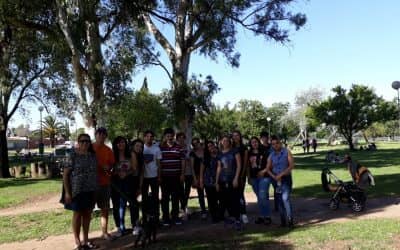 LOS ALUMNOS DE TURISMO DEL ISFD 144, EN UNA VISITA GUIADA POR EL MUSEO HISTÓRICO Y EL PARQUE MUNICIPAL
