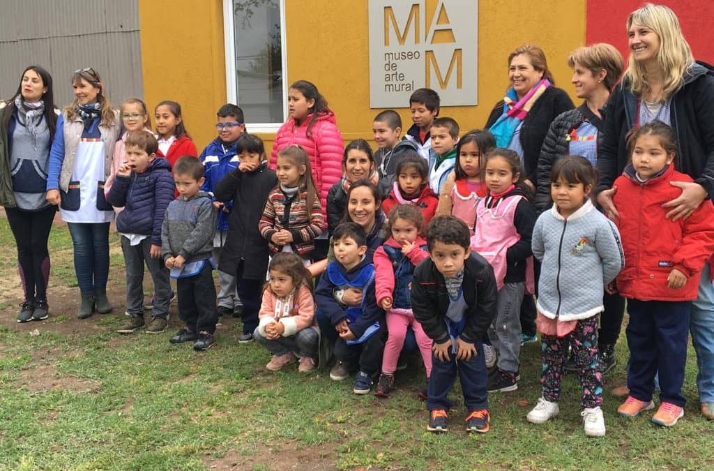 LOS MUSEOS DE ARTE MURAL Y DE LOS CARRUAJES RECIBIERON LA VISITA DE LAS ESCUELAS RURALES DEL PARAJE SAN EDUARDO Y LAS GUASQUITAS