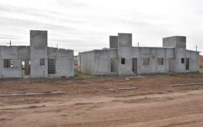 CONCURSOS DE PRECIOS Y LICITACIONES PARA LA COMPRA DE MATERIALES PARA LAS 52 VIVIENDAS QUE SE CONSTRUYEN EN LA AMPLIACIÓN URBANA