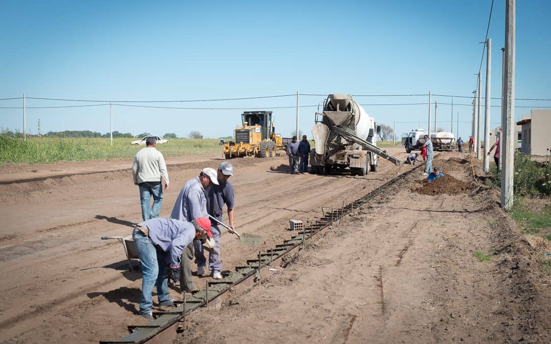 Más trabajos de cordón cuneta en la Ampliación Urbana