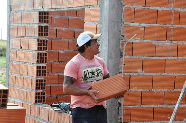 Continúa la construcción de 127 viviendas en el distrito